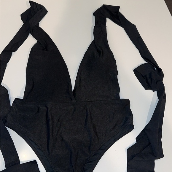 NWOT Women’s Versatile Fashion Nova Swimsuit - Picture 6 of 6